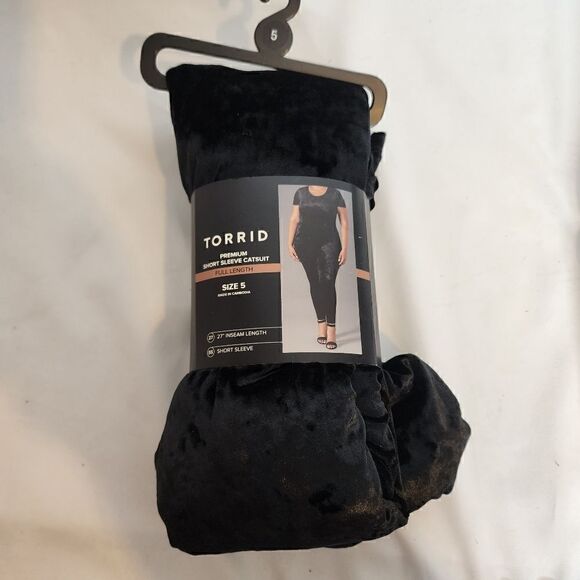 5X 28W Torrid Black Full Length Crushed Velvet Catsuit Short Sleeve 27" Inseam - Picture 3 of 6